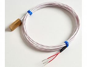 Type 110 - Temperature sensor is couched in a brass / copper cube